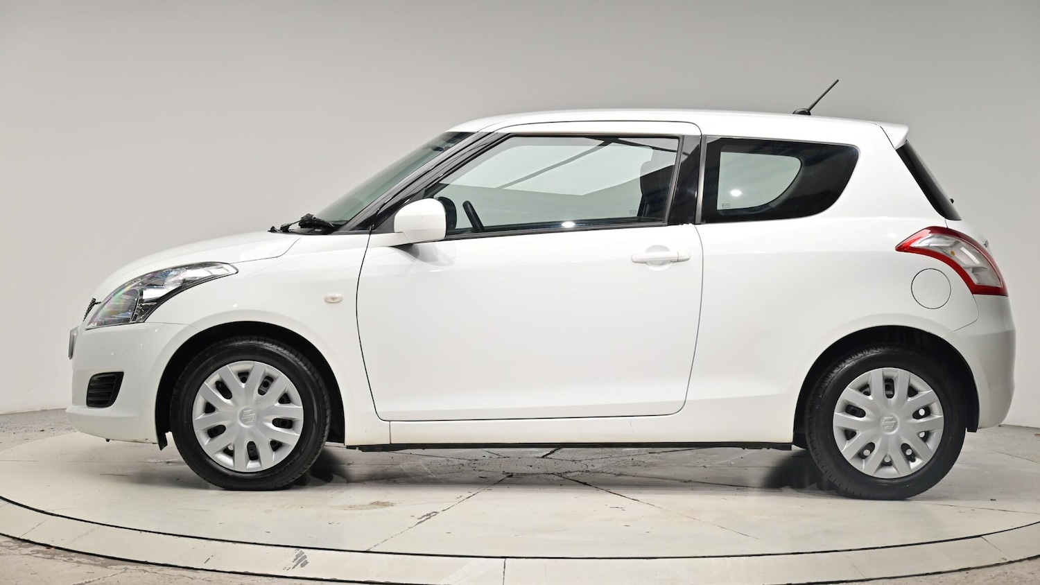 Used Suzuki Swift 2013 for sale - 76409137: Photo 3