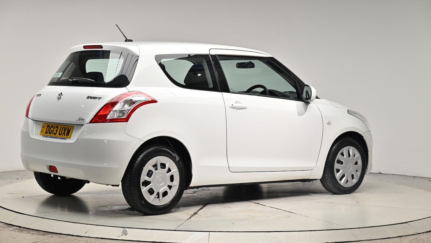 Used Suzuki Swift 2013 for sale - 76409137: Photo 34