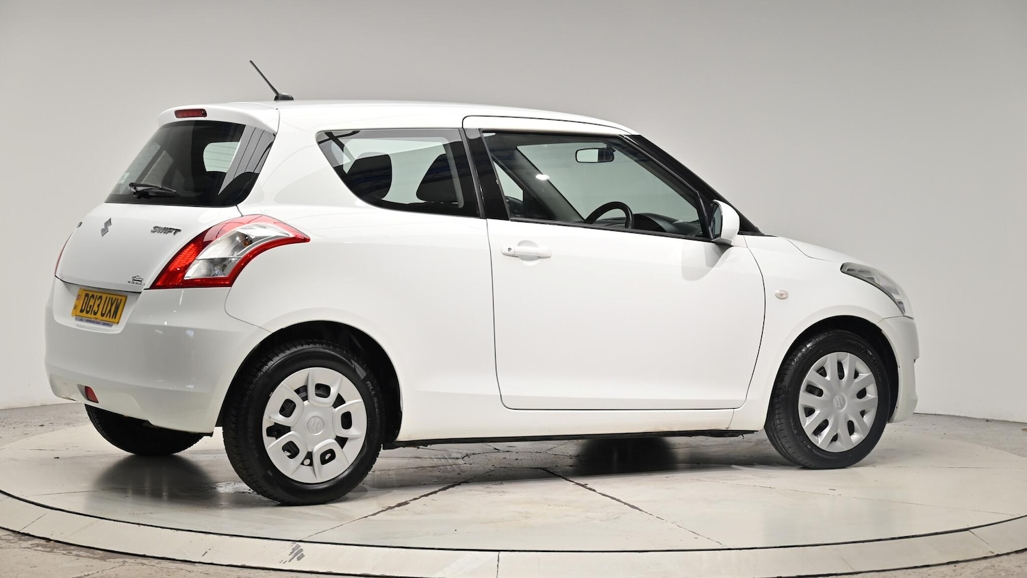 Used Suzuki Swift 2013 for sale - 76409137: Photo 35