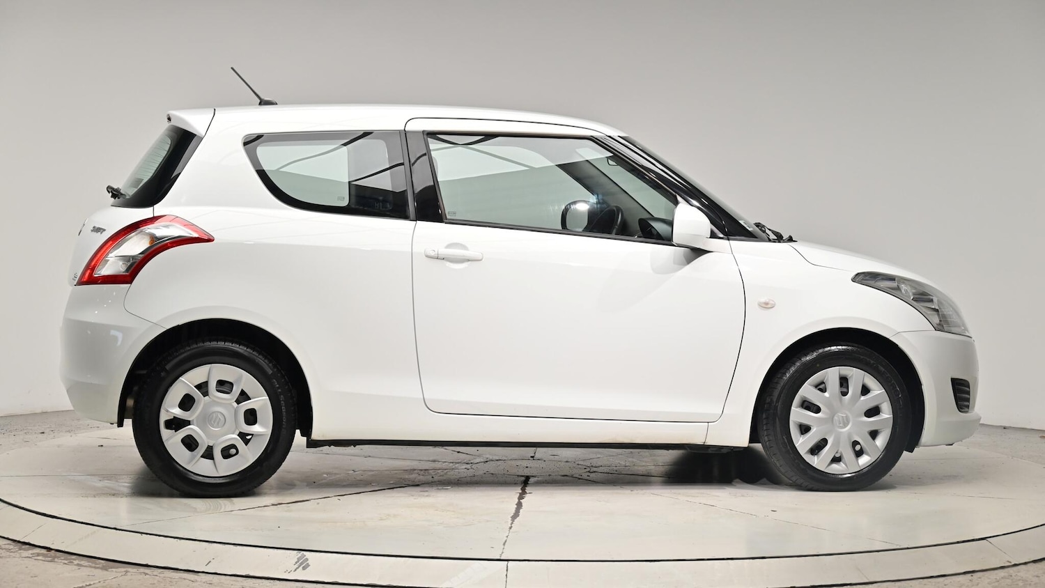 Used Suzuki Swift 2013 for sale - 76409137: Photo 37