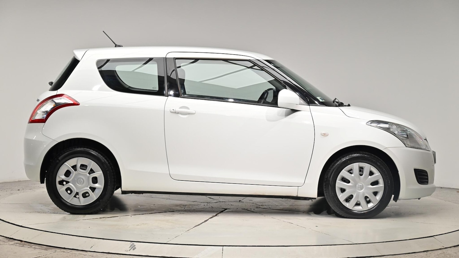 Used Suzuki Swift 2013 for sale - 76409137: Photo 38