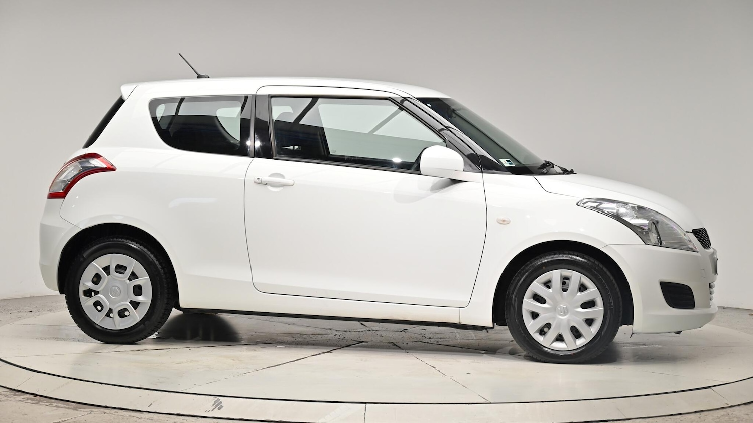 Used Suzuki Swift 2013 for sale - 76409137: Photo 39