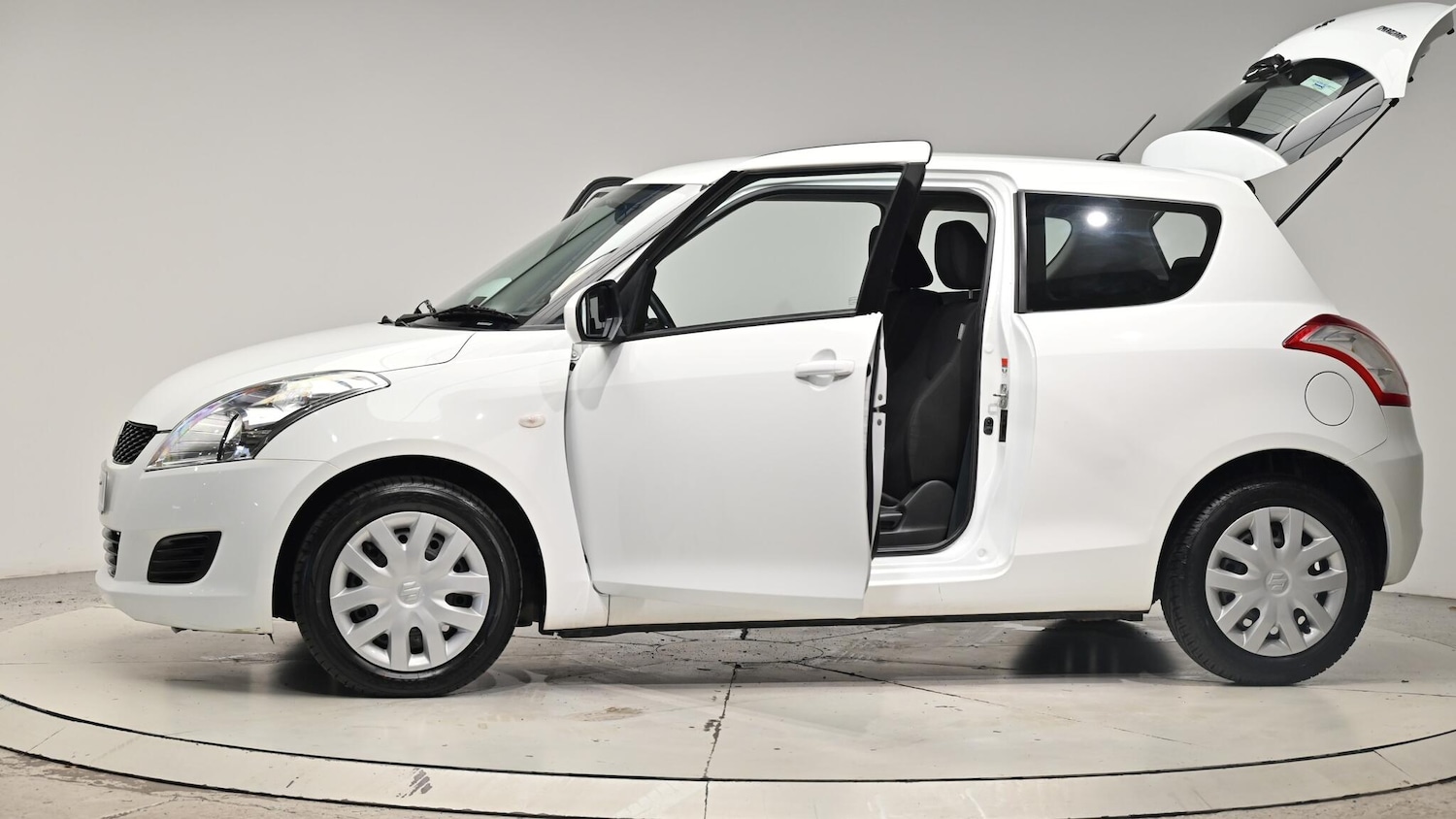 Used Suzuki Swift 2013 for sale - 76409137: Photo 55