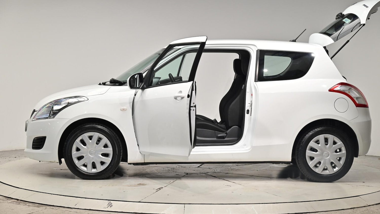 Used Suzuki Swift 2013 for sale - 76409137: Photo 56