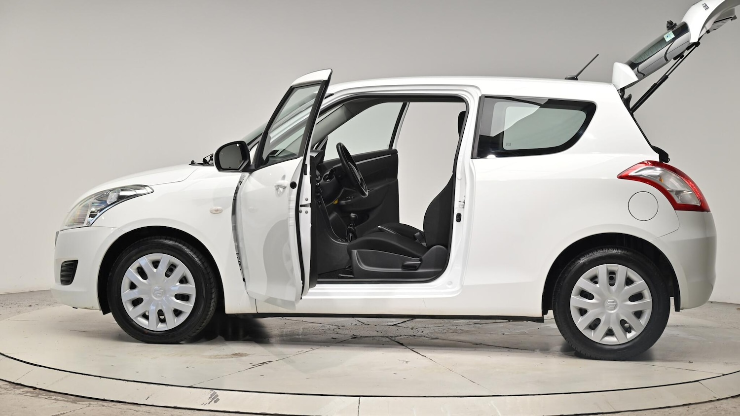 Used Suzuki Swift 2013 for sale - 76409137: Photo 57