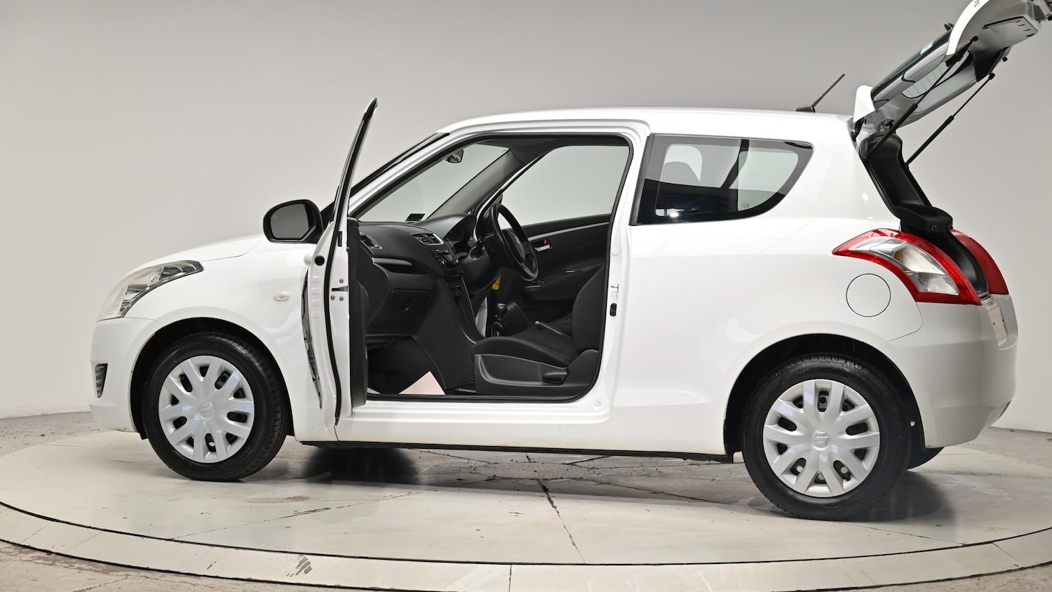 Used Suzuki Swift 2013 for sale - 76409137: Photo 58