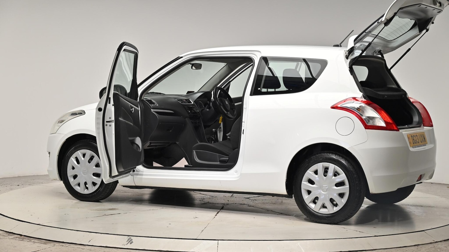 Used Suzuki Swift 2013 for sale - 76409137: Photo 59