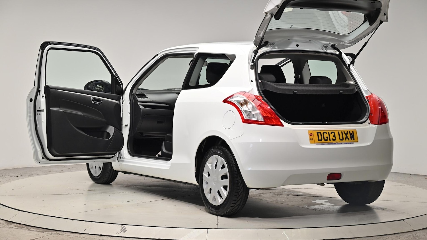 Used Suzuki Swift 2013 for sale - 76409137: Photo 62