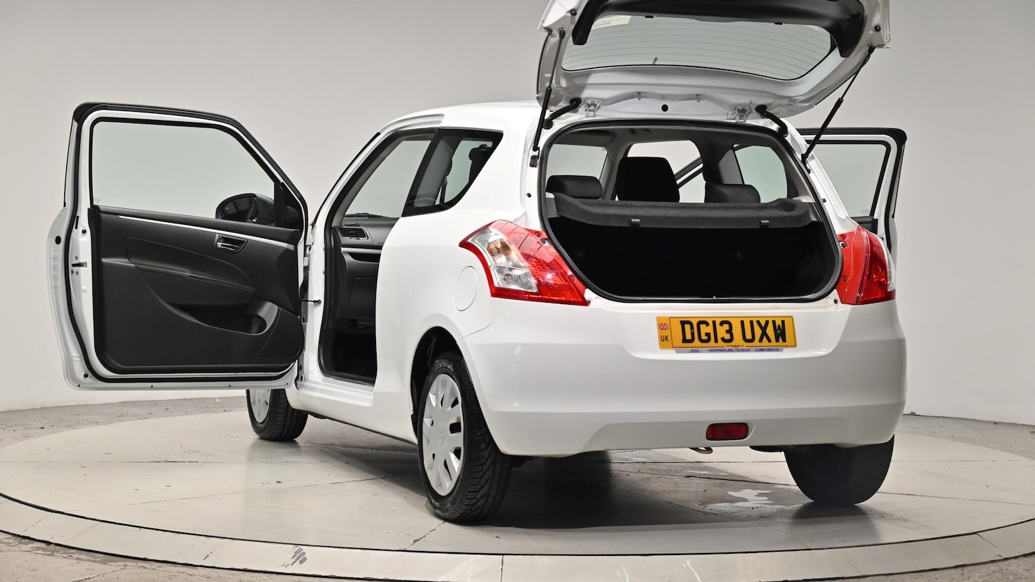 Used Suzuki Swift 2013 for sale - 76409137: Photo 63