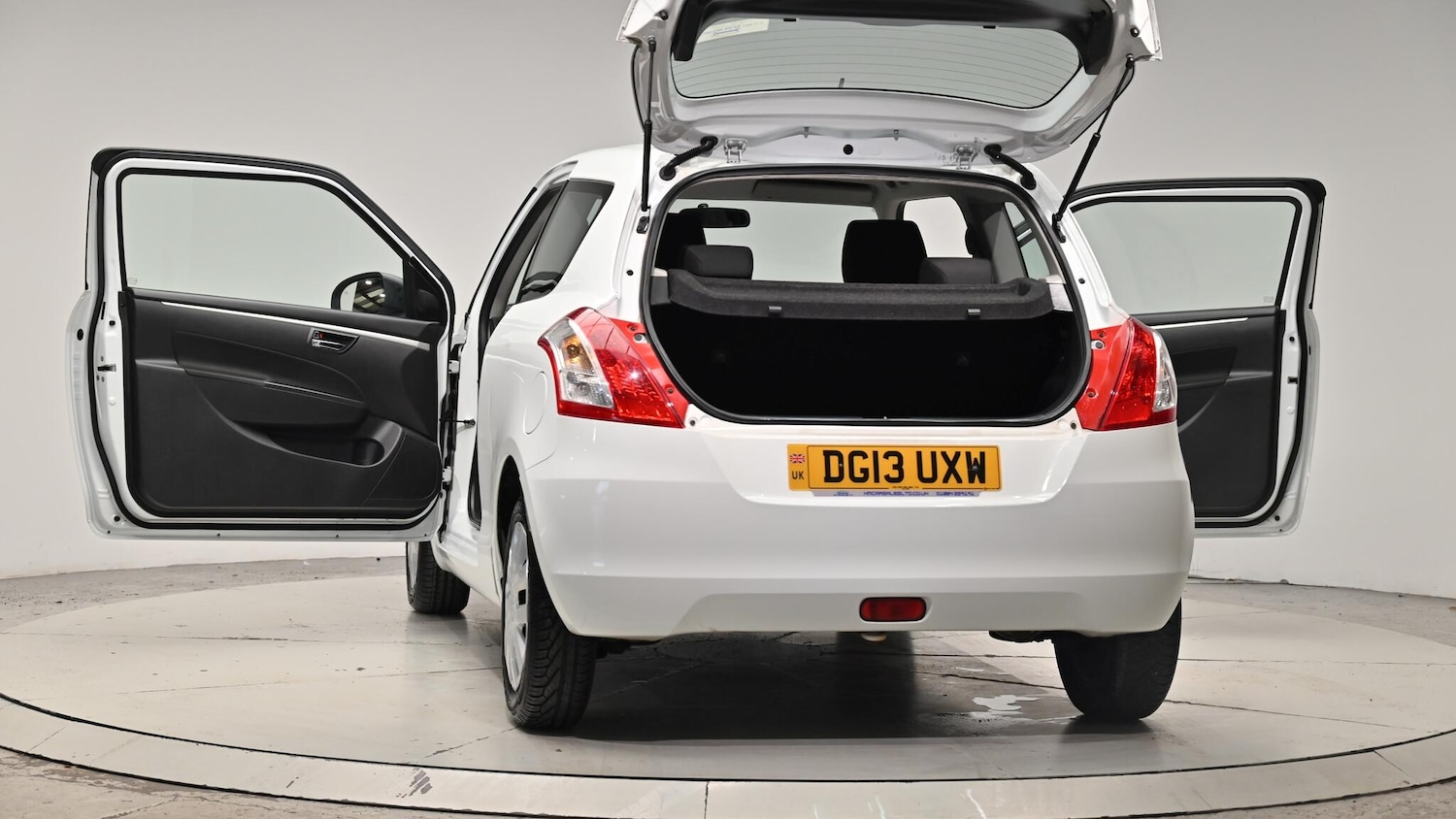 Used Suzuki Swift 2013 for sale - 76409137: Photo 64