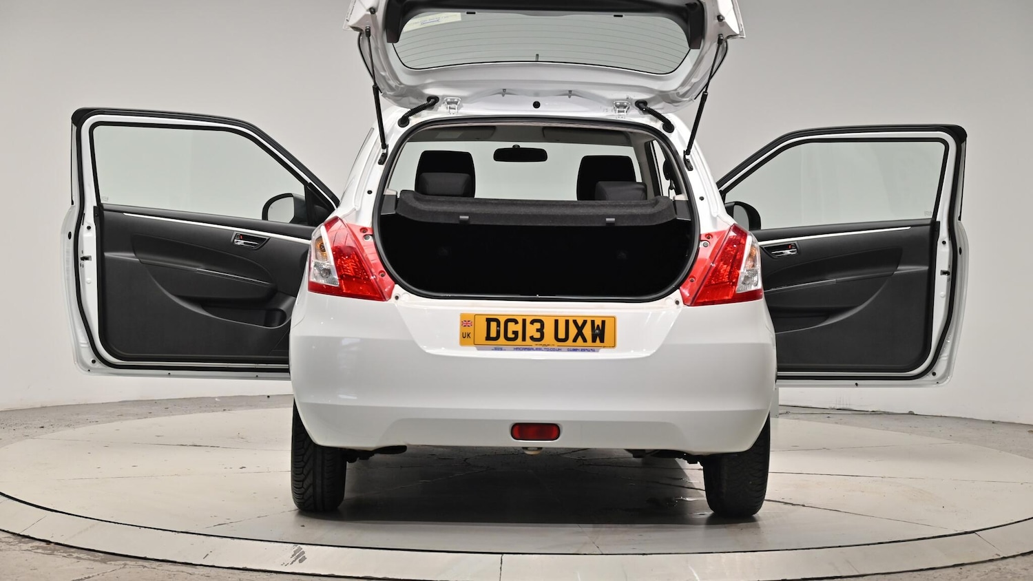 Used Suzuki Swift 2013 for sale - 76409137: Photo 65