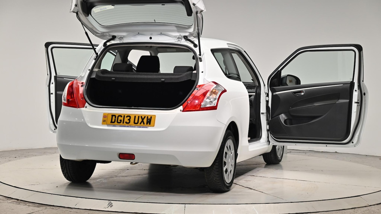 Used Suzuki Swift 2013 for sale - 76409137: Photo 67