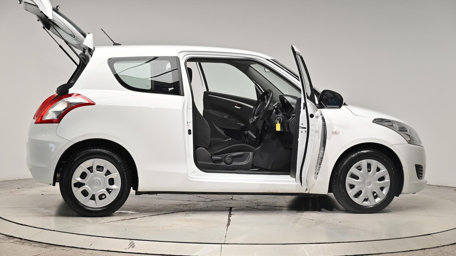 Used Suzuki Swift 2013 for sale - 76409137: Photo 73