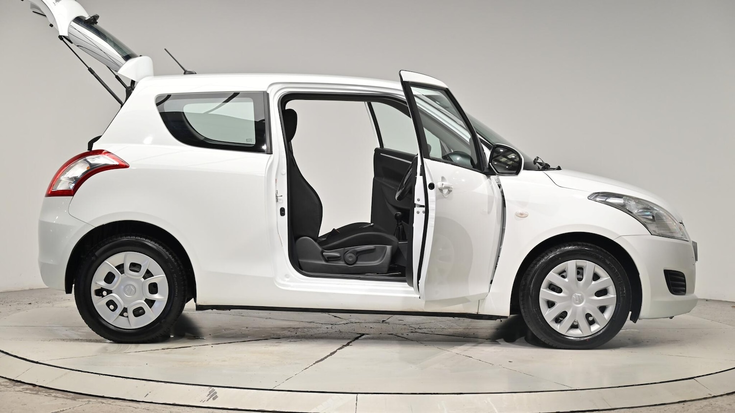 Used Suzuki Swift 2013 for sale - 76409137: Photo 74