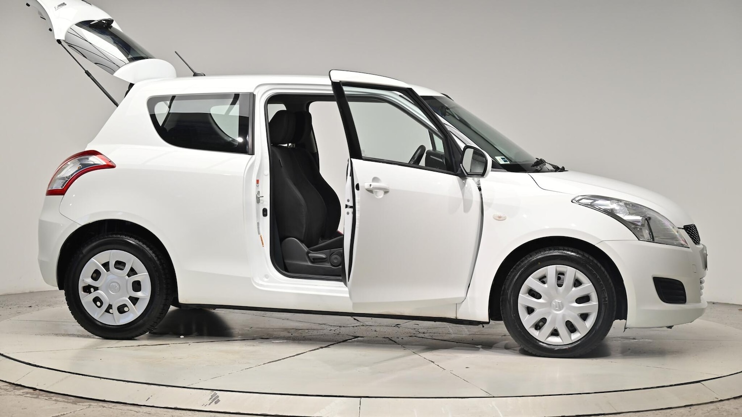 Used Suzuki Swift 2013 for sale - 76409137: Photo 75