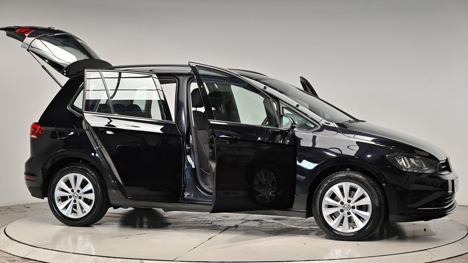 Used Volkswagen Golf SV 2019 for sale - 76927034: Photo 76