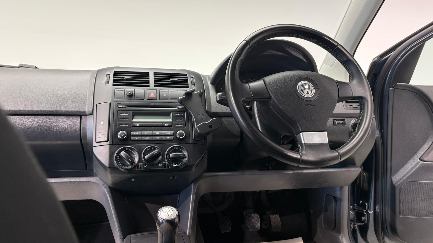 Used Volkswagen Polo 2009 for sale - 76645424: Photo 87