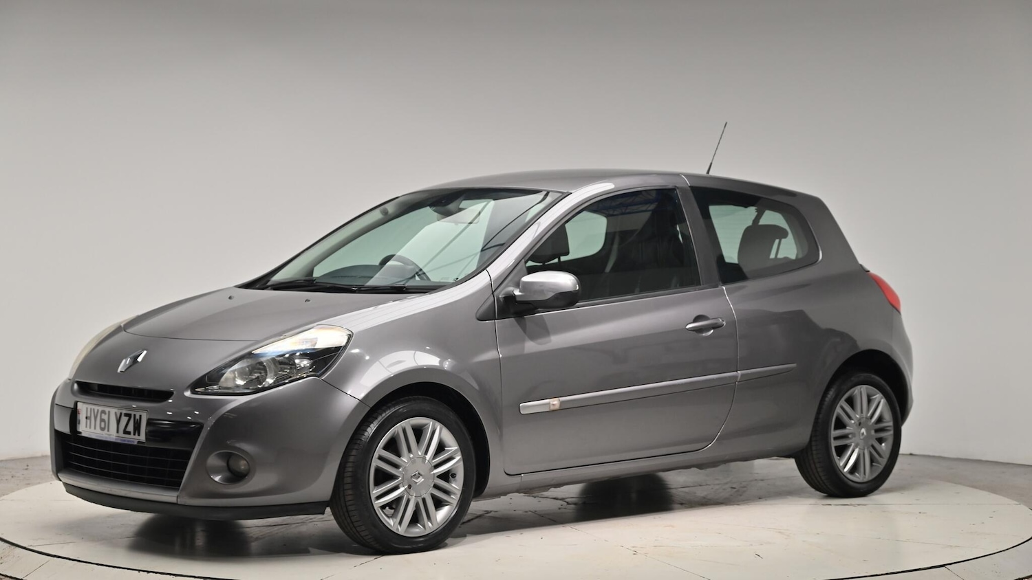 Used Renault Clio 2011 for sale - 76702355: Photo 16