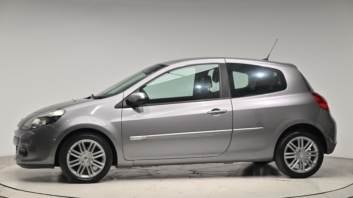 Used Renault Clio 2011 for sale - 76702355: Photo 19