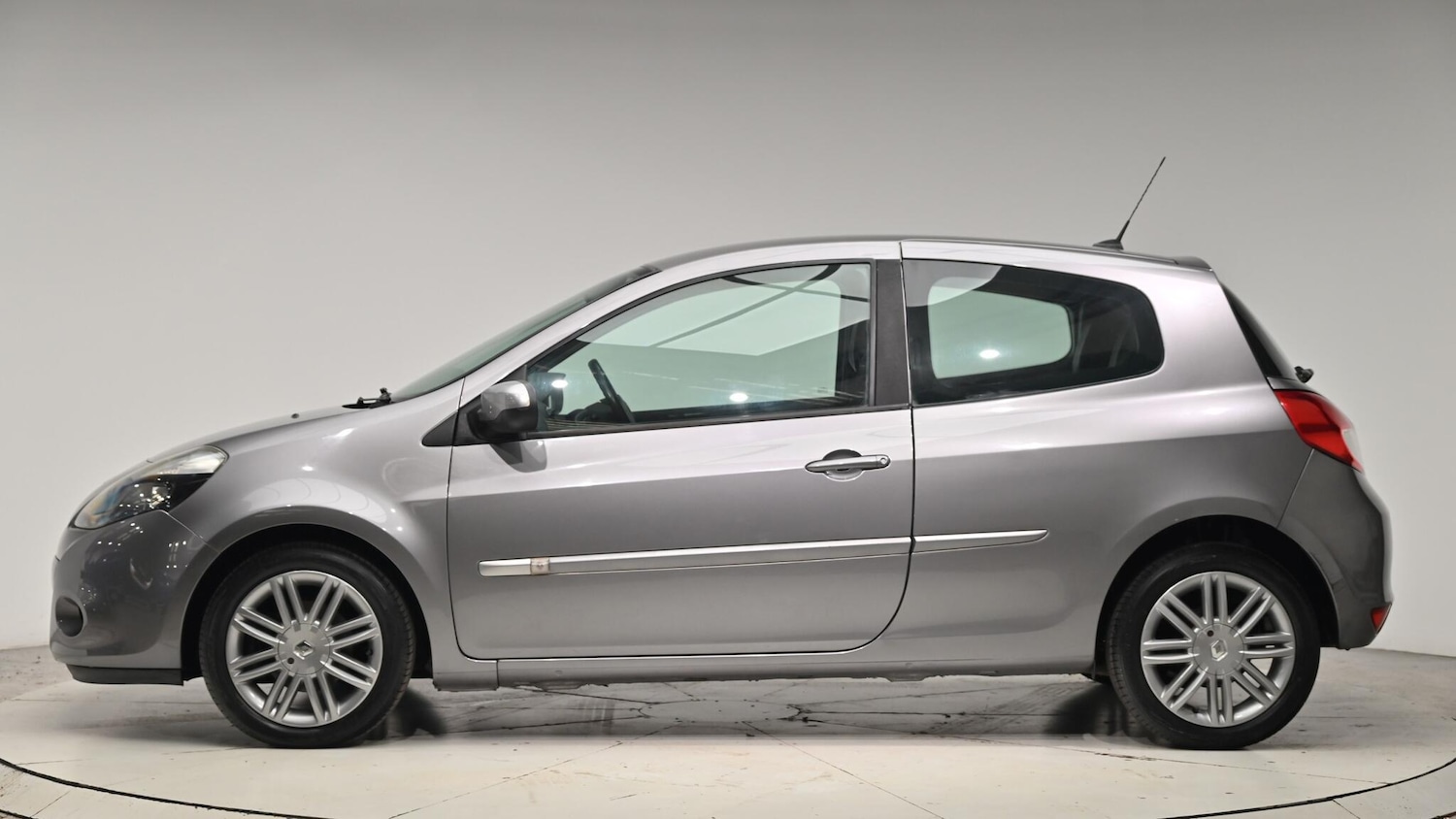 Used Renault Clio 2011 for sale - 76702355: Photo 20