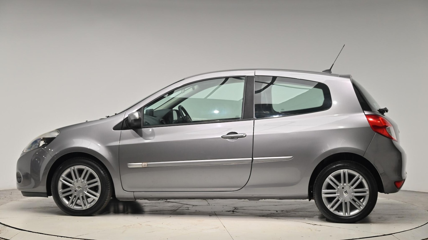 Used Renault Clio 2011 for sale - 76702355: Photo 21