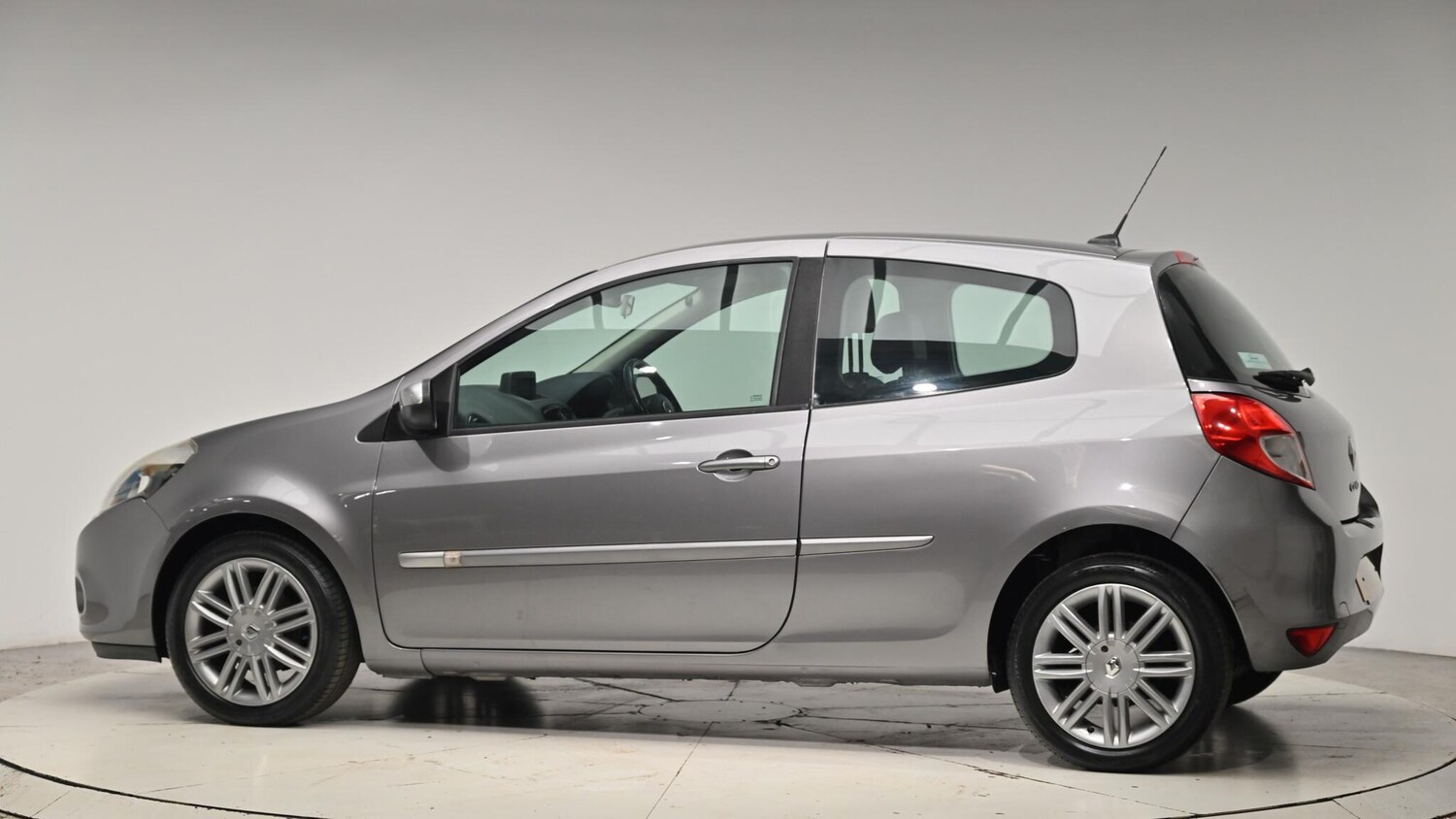 Used Renault Clio 2011 for sale - 76702355: Photo 22