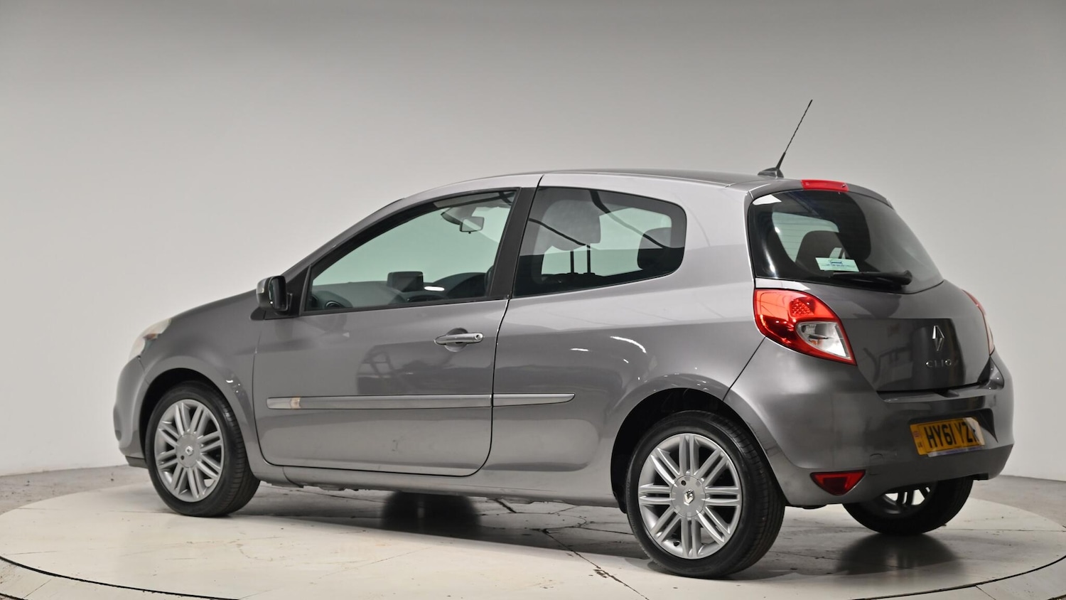 Used Renault Clio 2011 for sale - 76702355: Photo 24