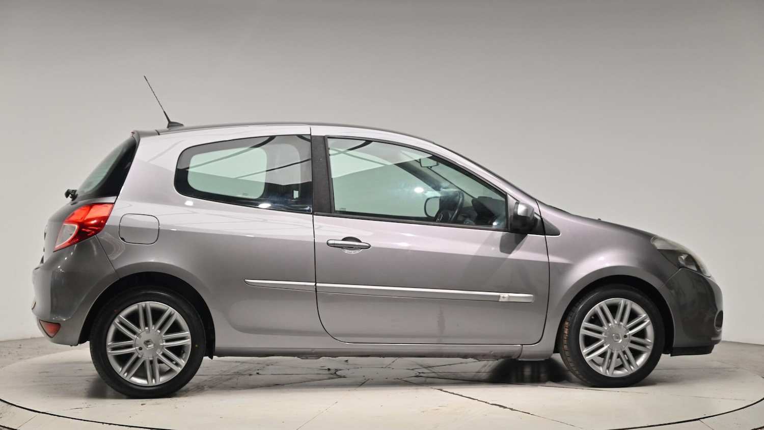 Used Renault Clio 2011 for sale - 76702355: Photo 37