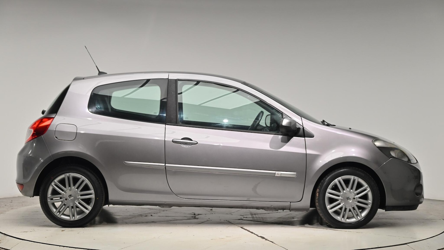 Used Renault Clio 2011 for sale - 76702355: Photo 38