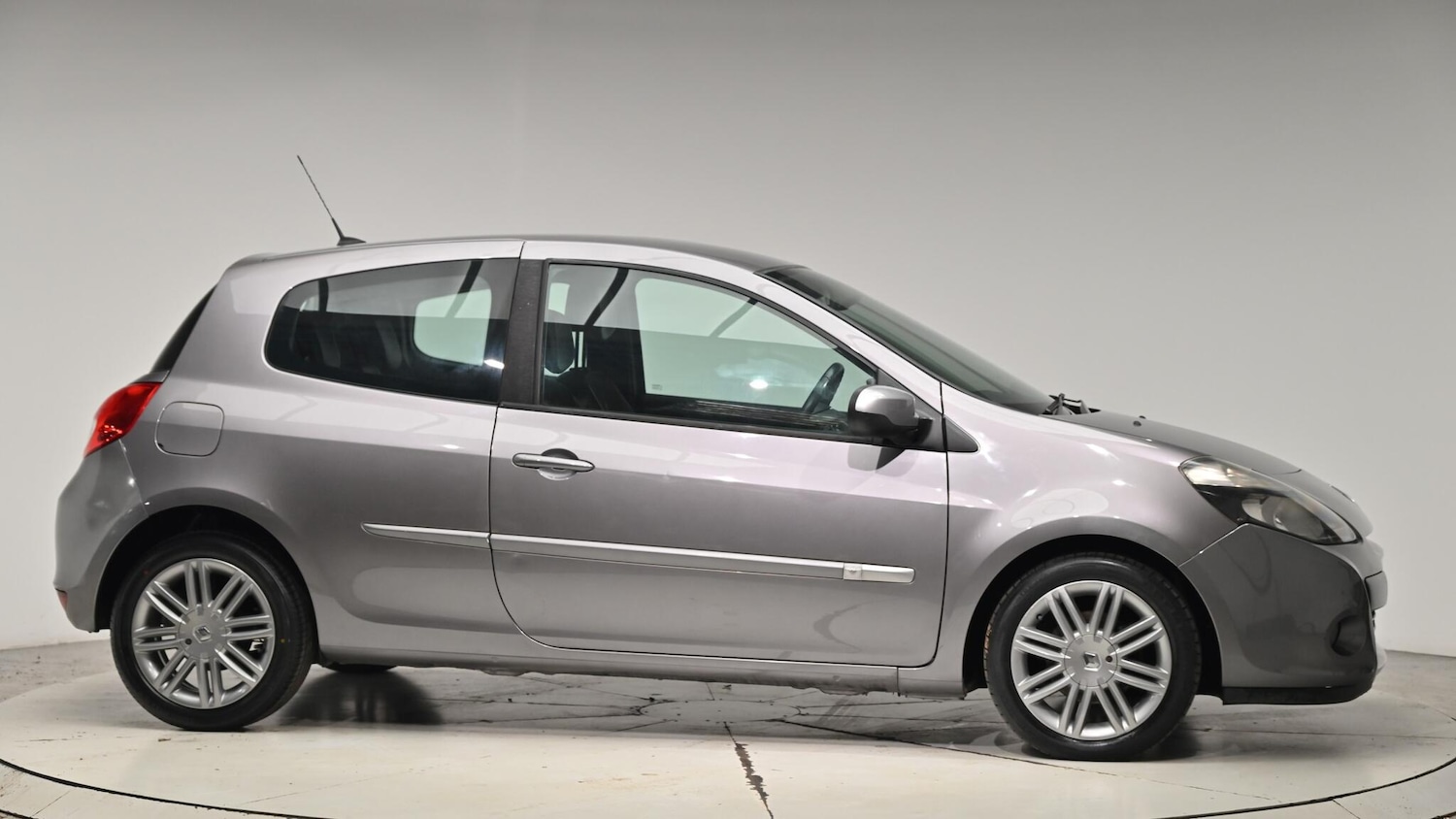 Used Renault Clio 2011 for sale - 76702355: Photo 39