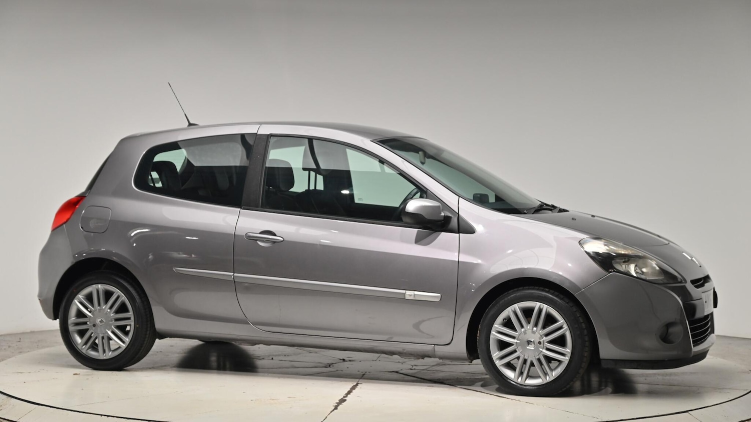 Used Renault Clio 2011 for sale - 76702355: Photo 40