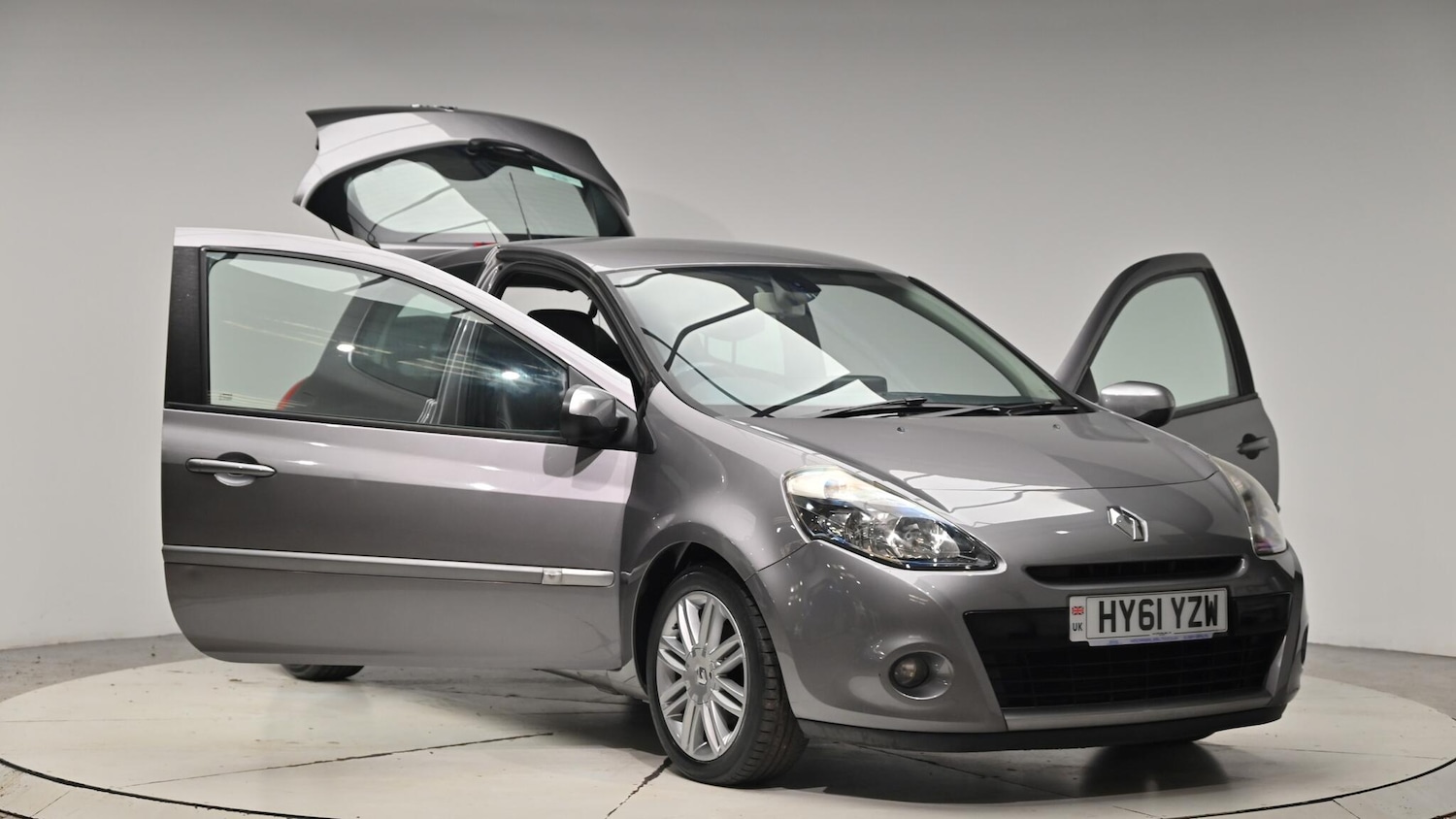 Used Renault Clio 2011 for sale - 76702355: Photo 44