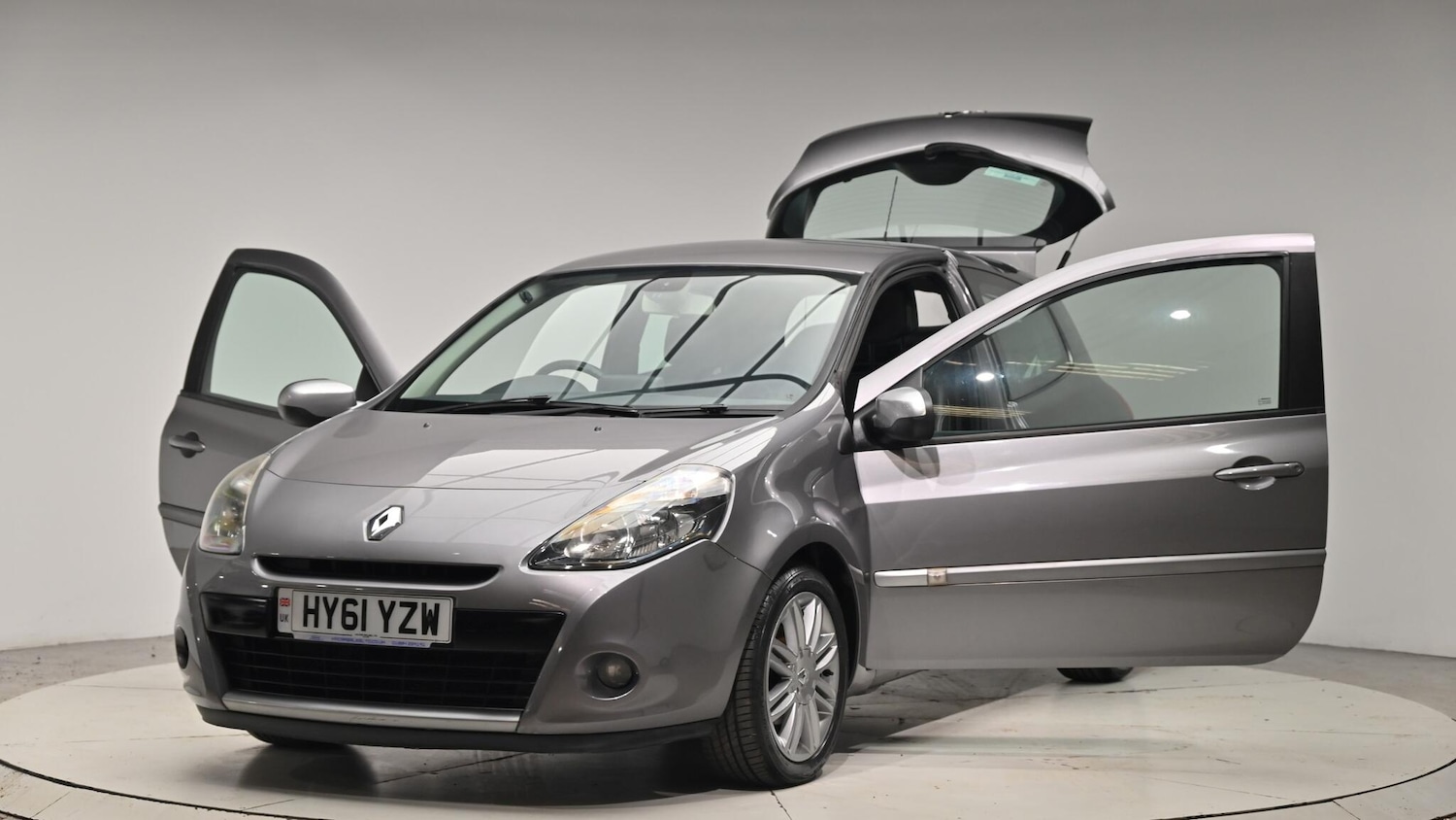 Used Renault Clio 2011 for sale - 76702355: Photo 50