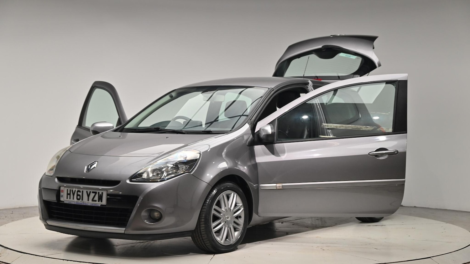 Used Renault Clio 2011 for sale - 76702355: Photo 51
