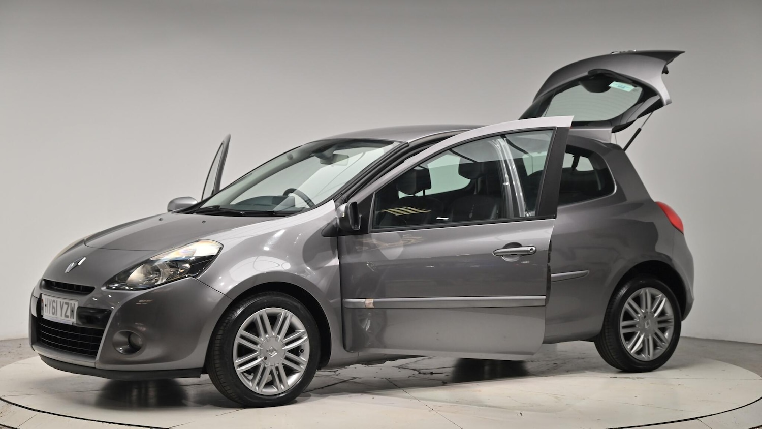 Used Renault Clio 2011 for sale - 76702355: Photo 53