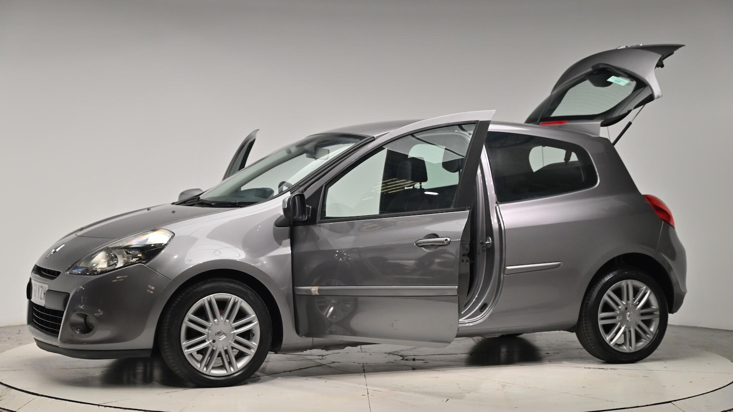 Used Renault Clio 2011 for sale - 76702355: Photo 54