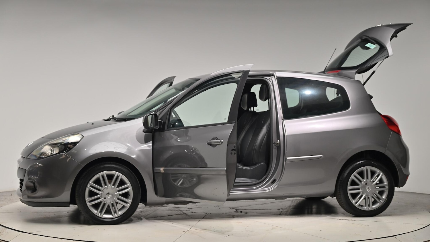 Used Renault Clio 2011 for sale - 76702355: Photo 55