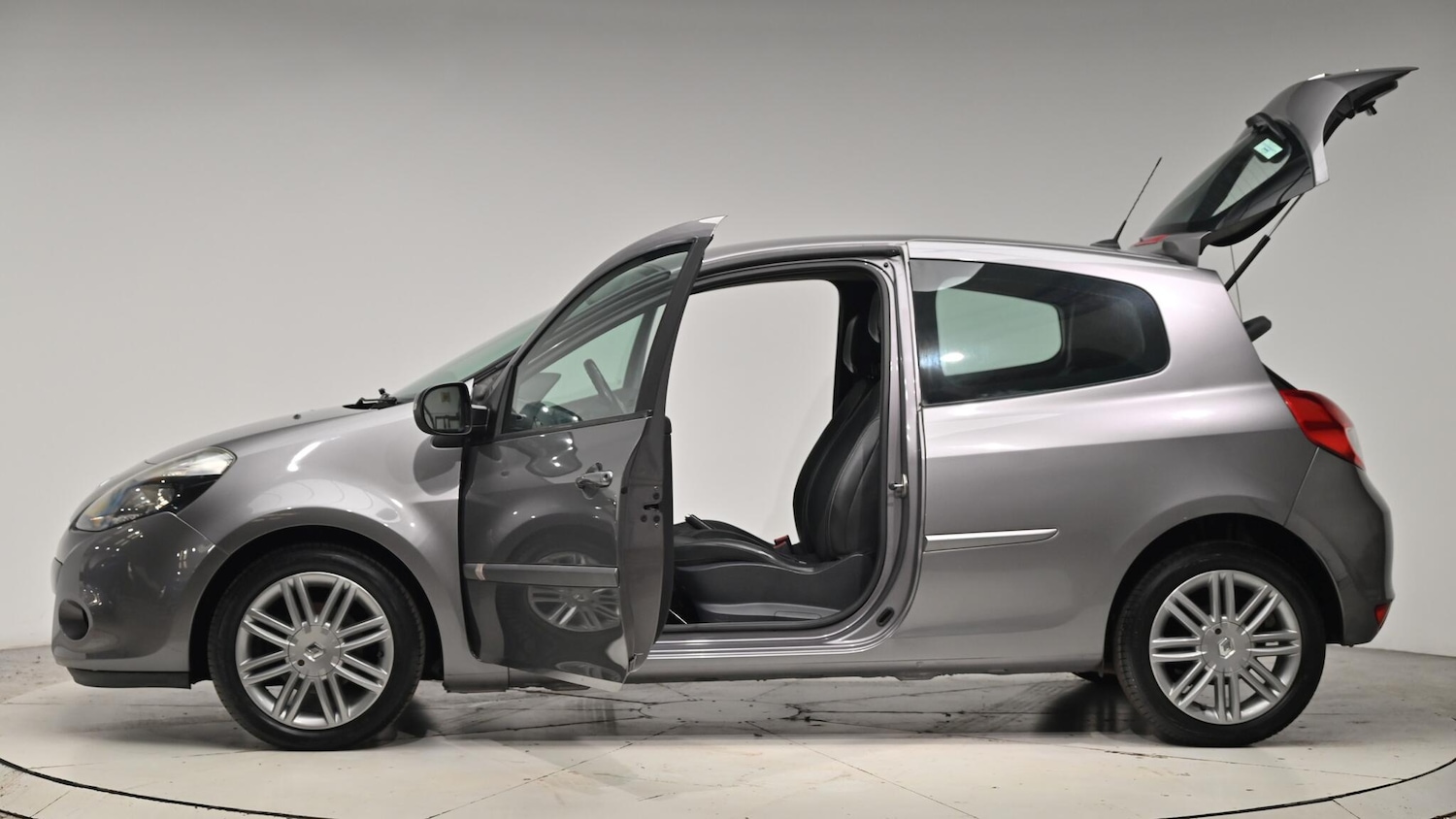 Used Renault Clio 2011 for sale - 76702355: Photo 56