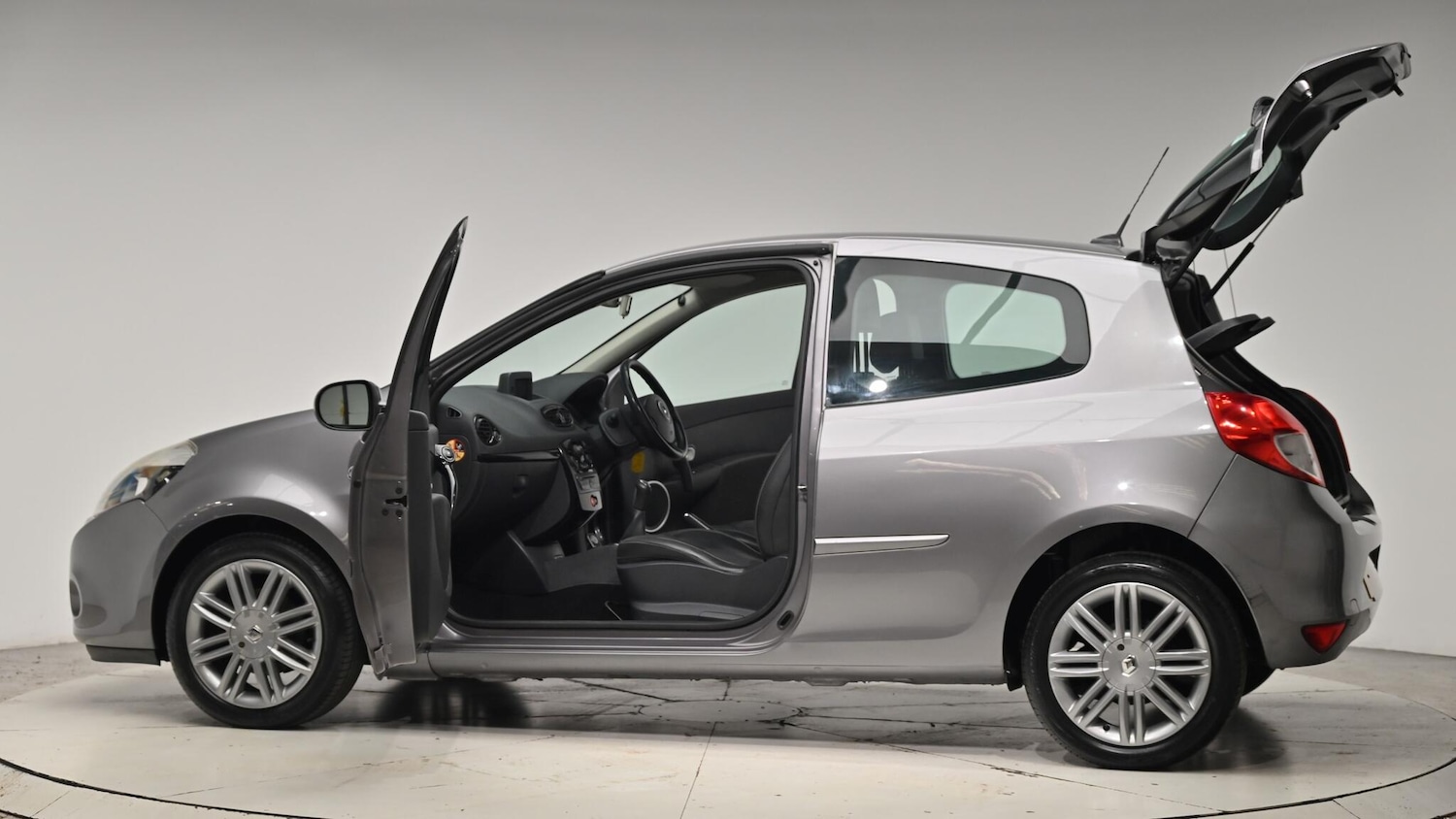 Used Renault Clio 2011 for sale - 76702355: Photo 58