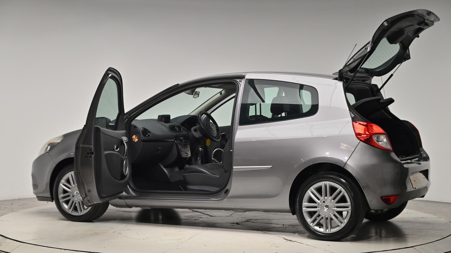 Used Renault Clio 2011 for sale - 76702355: Photo 59