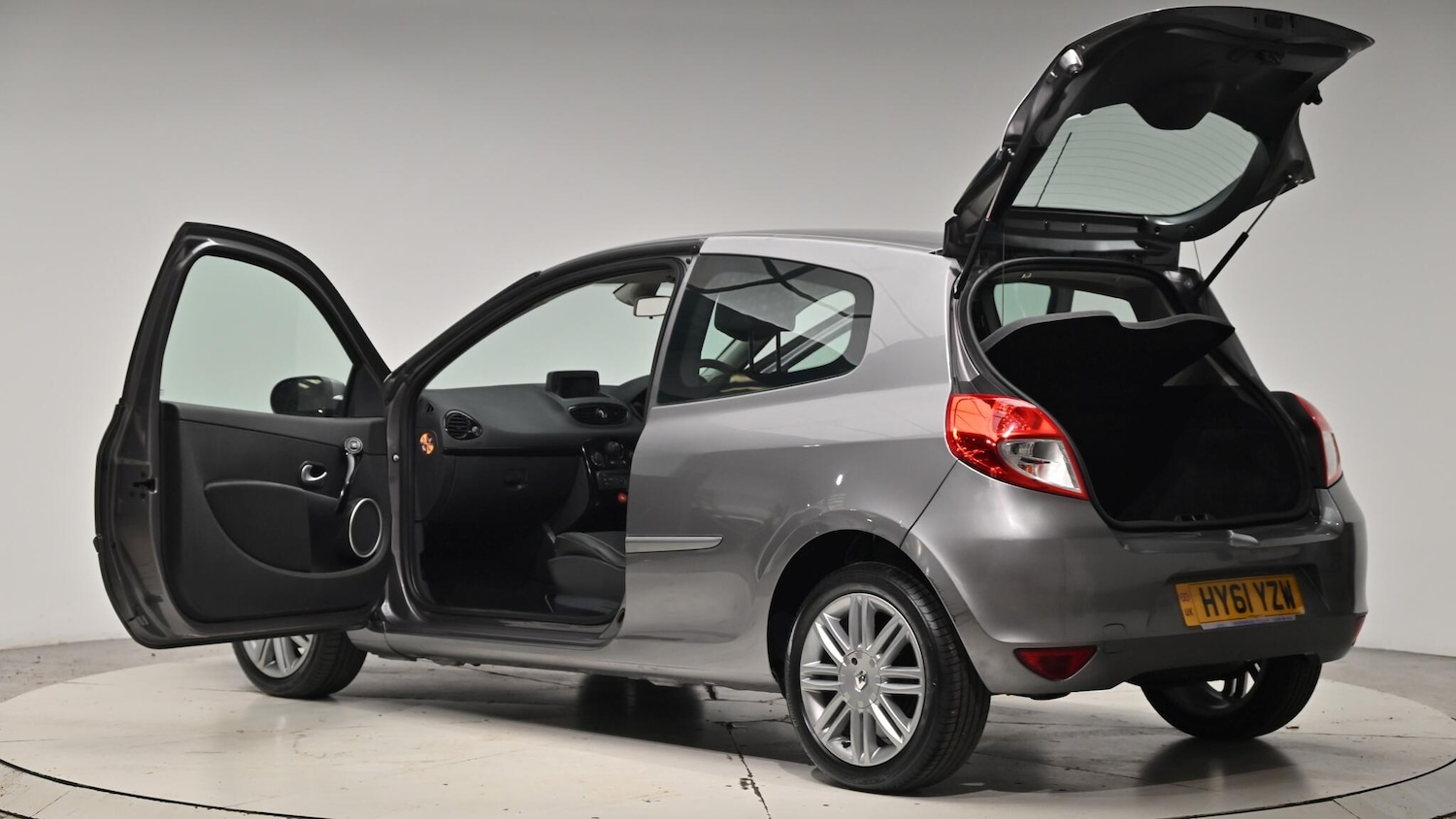 Used Renault Clio 2011 for sale - 76702355: Photo 61