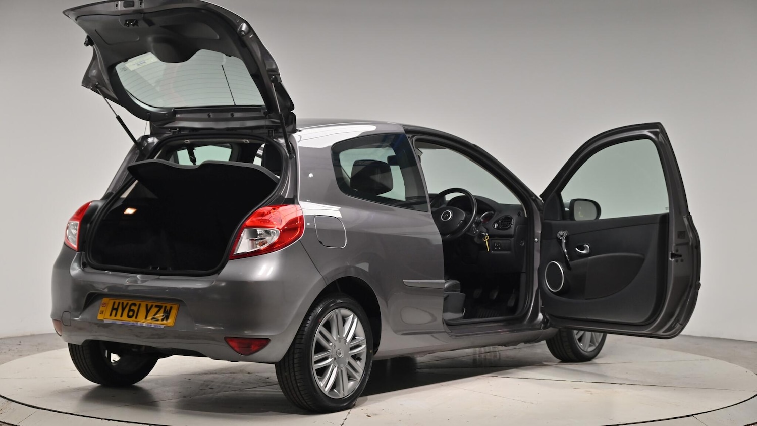 Used Renault Clio 2011 for sale - 76702355: Photo 69