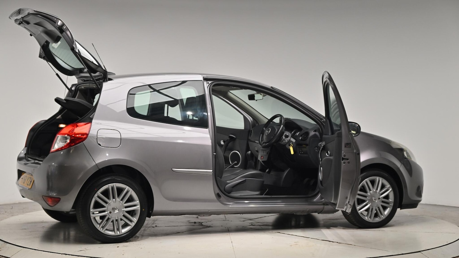 Used Renault Clio 2011 for sale - 76702355: Photo 72