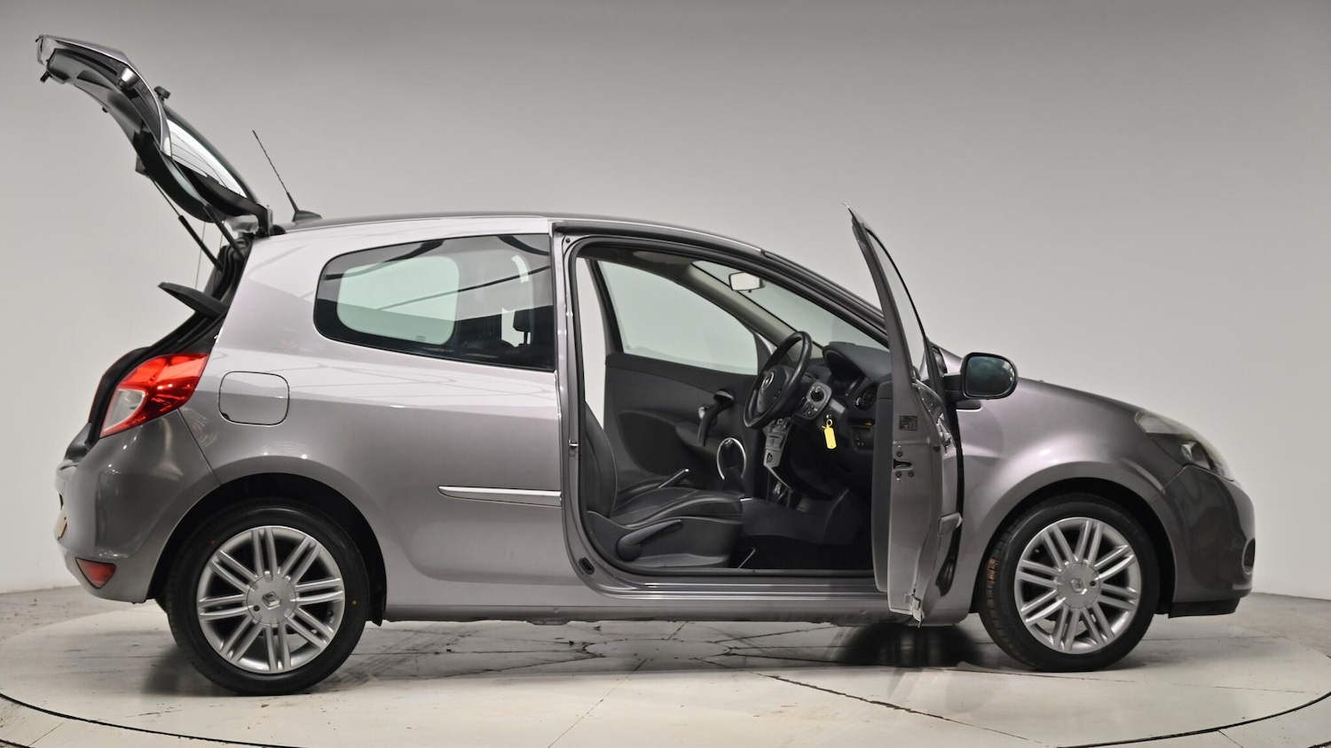 Used Renault Clio 2011 for sale - 76702355: Photo 73