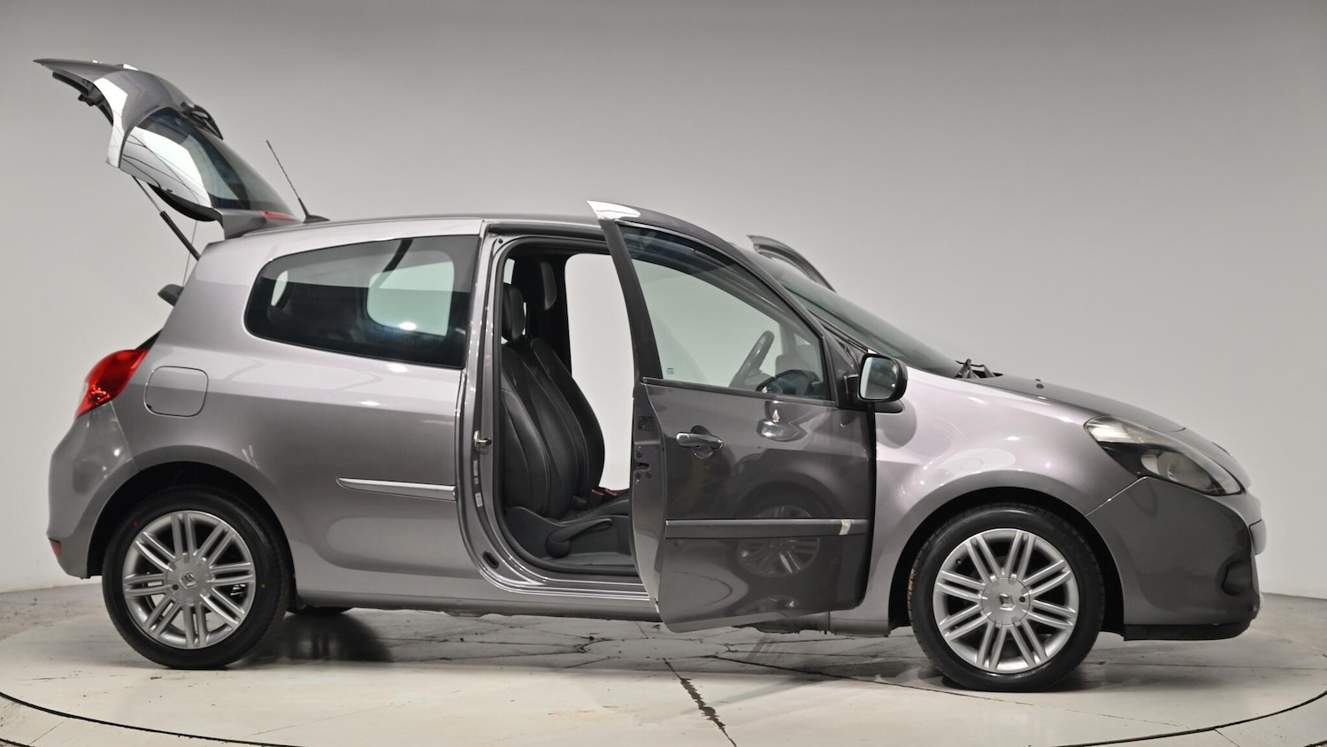 Used Renault Clio 2011 for sale - 76702355: Photo 75