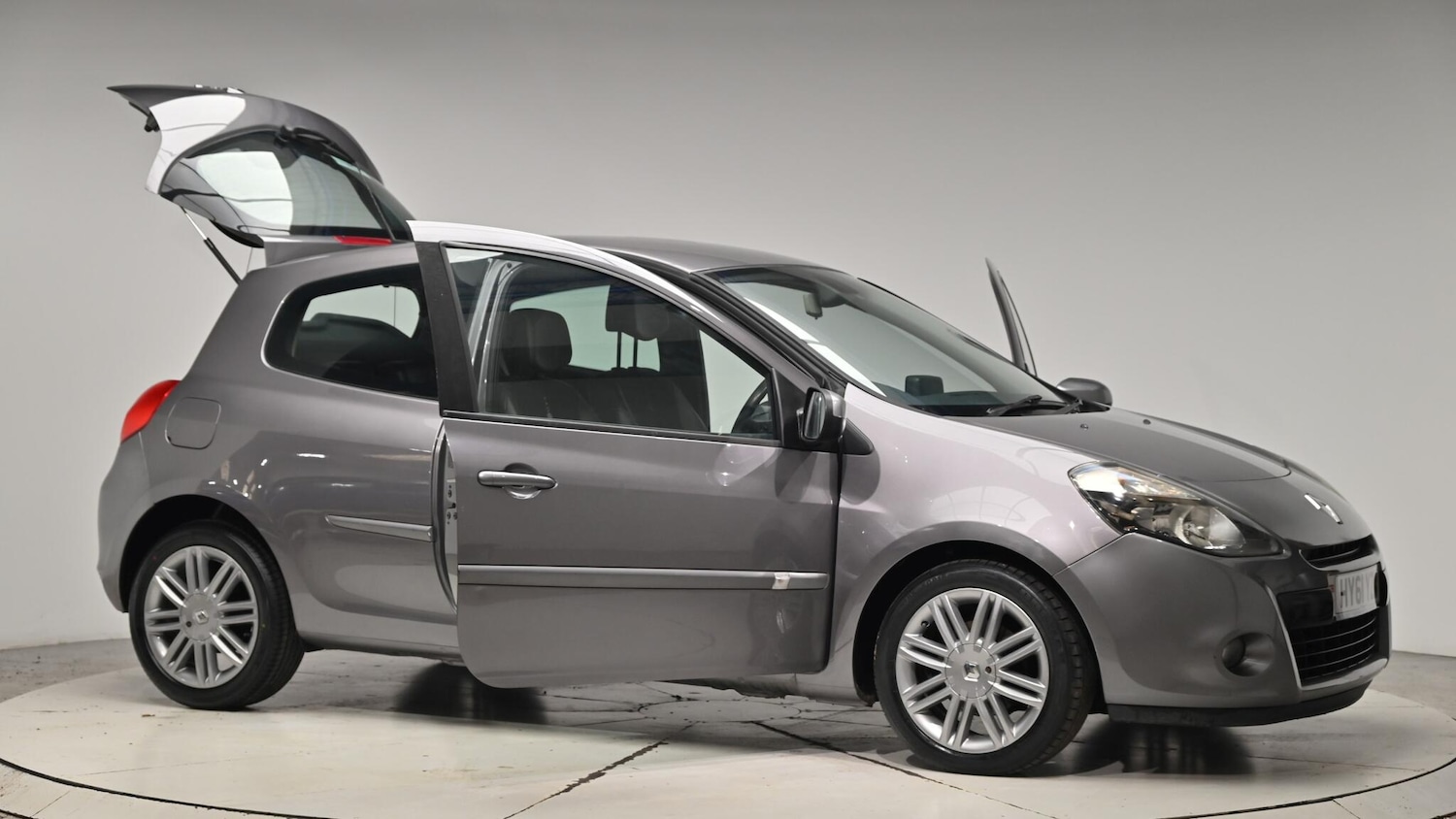 Used Renault Clio 2011 for sale - 76702355: Photo 77