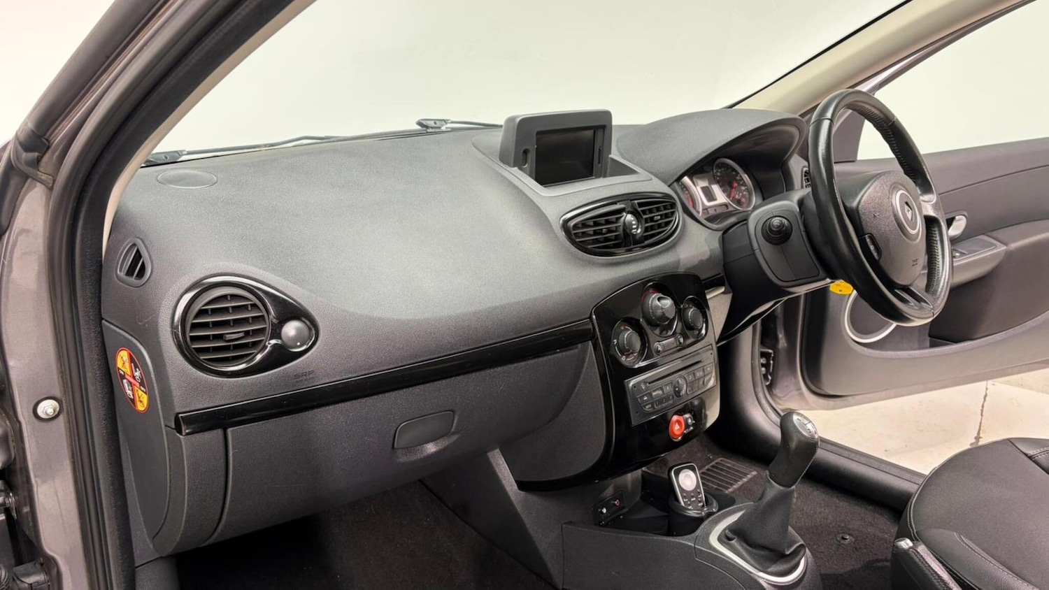 Used Renault Clio 2011 for sale - 76702355: Photo 80