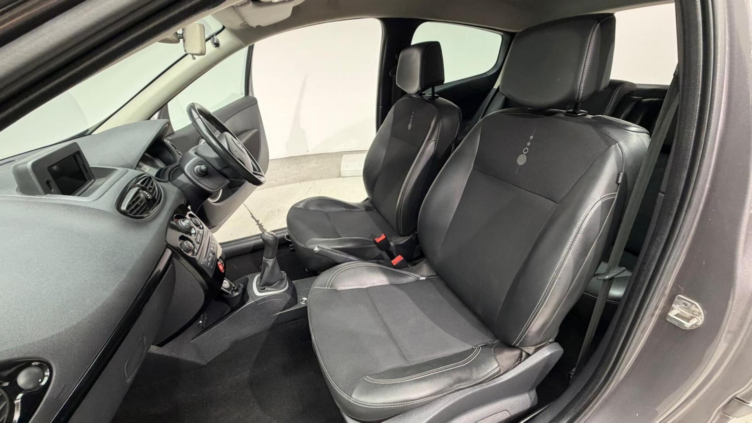 Used Renault Clio 2011 for sale - 76702355: Photo 83