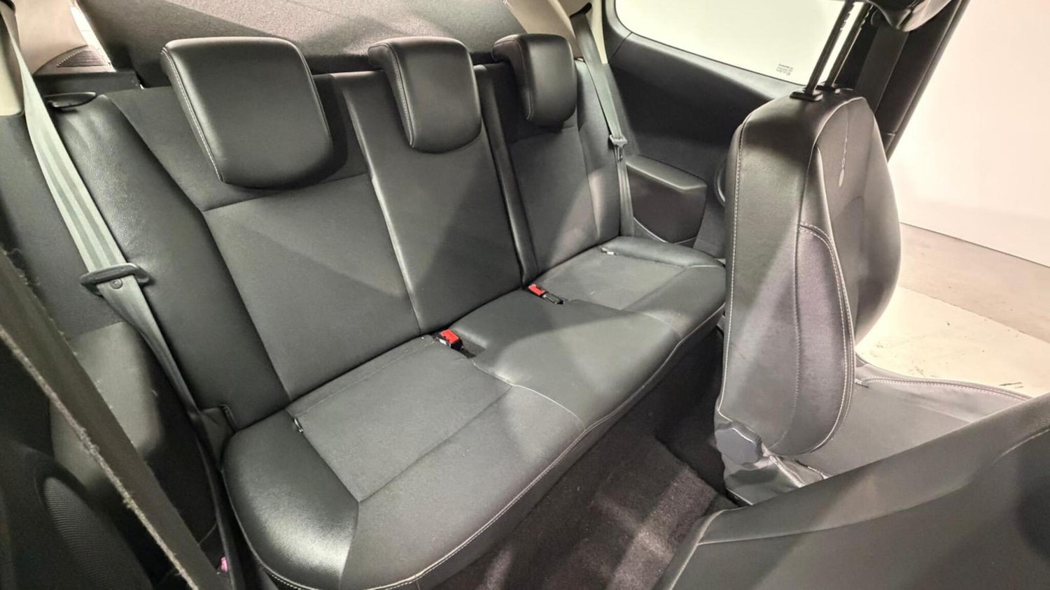 Used Renault Clio 2011 for sale - 76702355: Photo 84