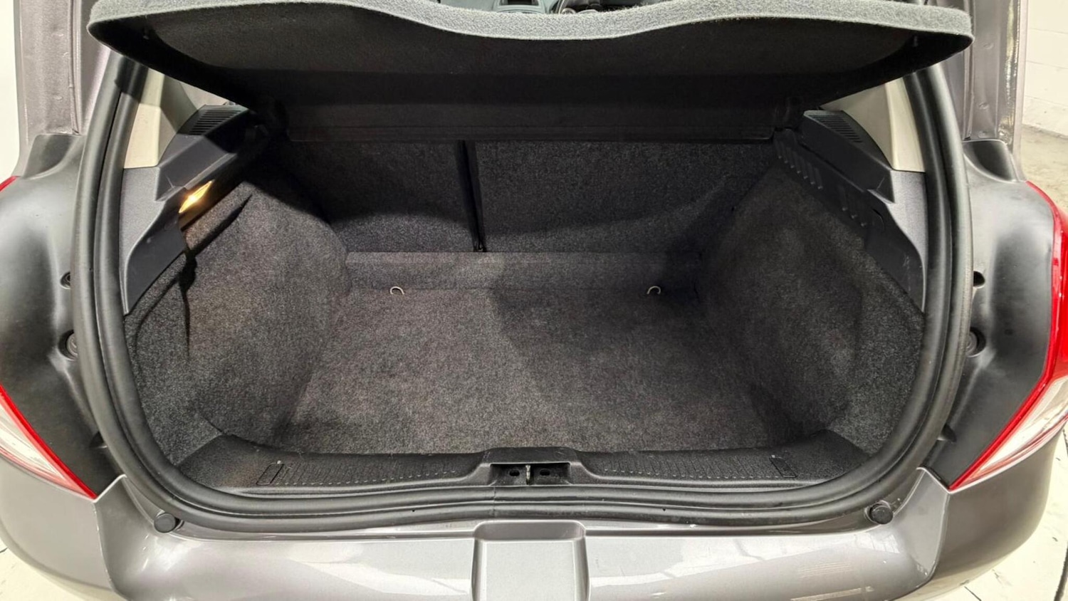 Used Renault Clio 2011 for sale - 76702355: Photo 86